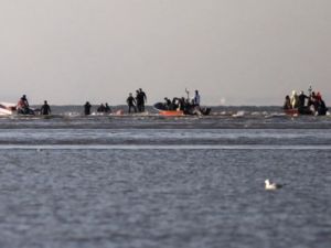 İran'da yolcu gemisi battı: 16 ölü