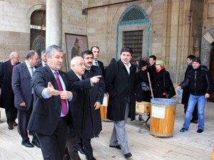 Çiçek, Mevlana Müzesi'ni ziyaret etti