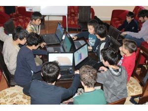 Erzurum’da “minik Parmaklar Geleceği Programlıyor” Projesi