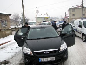 Polisin kovaladığı otomobilden 20 kilogram esrar çıktı