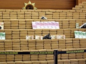 Rekor uyuşturucuya film gibi operasyon