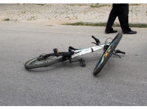 Bisikletiyle Kaza Yapan Çocuk, “babama Bana Kızacak” Diye Gözyaşı Döktü