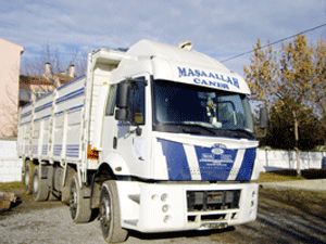 Çalıntı kamyon tarlaya terk edildi