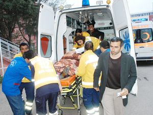 Yolcu otobüsü kamyonla çarpıştı