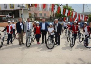 İzmit Belediyesi Bisiklet Dağıtımlarını Sürdürüyor