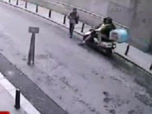 Yetişeyim derken kadına çarptı