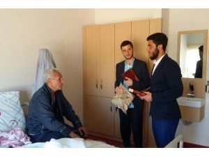 Mardin’de Hastalara Kur’an’ı Kerim Ve Seccade Hediye Edildi
