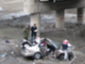 Konyada otomobil köprüden uçtu: 1 ölü