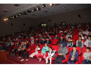 İncesu Belediyesi Çocuklara Ücretsiz Eğitici Tiyatro Gösterisi Düzenledi