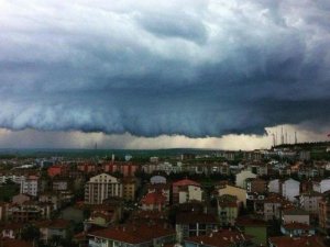 Edirne'nin üzerindeki kara bulutlar korkuttu