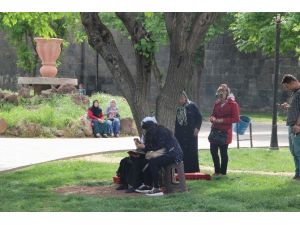 Diyarbakır’da Teog’a Giren Öğrencilerin Velileri Parklara Akın Etti