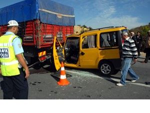 Simav'da trafik kazası: 2 ölü, 4 yaralı