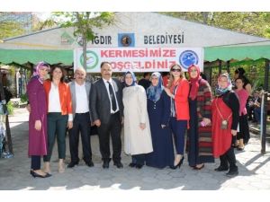 Iğdır Üniversitesi Ve Iğdır Girişimci Kadınlar Derneği Kermes Düzenledi