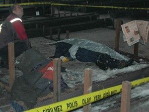 Çatıda kar temizliği yaparken düşerek öldü