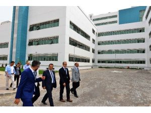 Vali Türker Yeni Kepez Devlet Hastanesi’nde İncelemelerde Bulundu