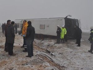 Konya'da yolcu otobüsü devrildi: 1 ölü 23 yaralı