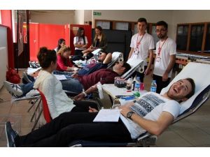 Gediz Myo Öğrencilerinden Kızılay Kan Kampanyasına Yoğun İlgi