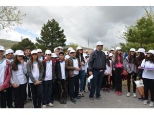 Ortaokul Öğrencileri 450 Fidanı Toprakla Buluşturdu