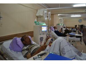 Yozgat’ta Diyaliz Hastaları Hastanede Kitap Okuyor