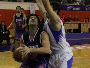 Üniversitespor derede boğuldu 67-59