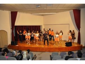 Öğrenciler, Dünya Dans Günü’nü Kutladı