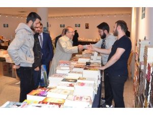 Başkan Gümrükçüoğlu, Trabzon Kitap Fuarı’nı Ziyaret Etti