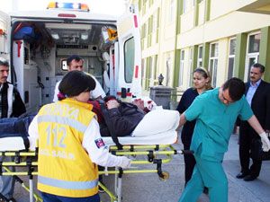 Düşen suntalar 2 kişiyi yaraladı