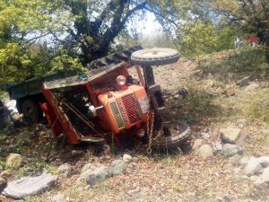 Traktör Uçuruma Yuvarlandı: 1 Ölü, 9 Yaralı
