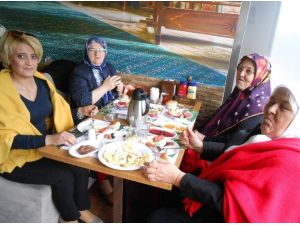 Eskişehirli Ülkücü Kadınlardan Anneler Günü’nde Şehit Anneleri Onuruna Kahvaltı
