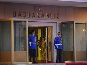 Fransız askeri ateşesi törenden kovuldu
