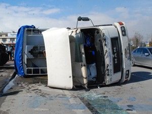 Akıllı kavşakta TIR yan yattı