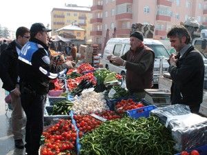 Ereğli'de polis, sahte para kalemi dağıttı
