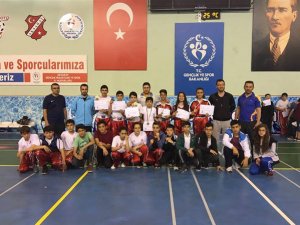 Kick Bokscular Aksaray'dan 7 altın1 gümüşle döndü