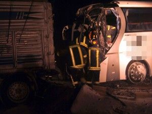 Konya'da yolcu otobüsü kamyona çarptı: 1 ölü