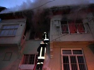 Akşehir'de iki katlı ahşap evde yangın