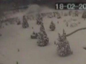 Otomobili metrelerce sürükledi
