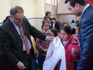 Akşehir'de vakıf 44 öğrenciyi sevindirdi