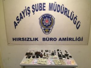 İzmir’de Hırsızlık Şebekesi Çökertildi