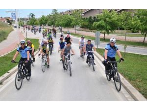 Bisiklet Tutkunları Sağlık Ve Çevre İçin Pedal Çevirdi