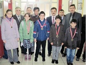 Akşehir'de başarılı öğrenciler ödüllendirildi