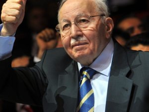 Merhum Erbakan'ın telefonu ve 14 kişilik rehberi!