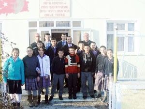 Öğrenciler, çocuk yuvasını ziyaret etti