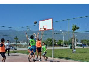 Demre’de Plaj Voleybolu Ve Streetball Turnuvası Düzenlendi