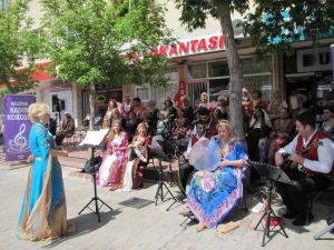 Nilüfer Belediyesi Kadın Korosu’nun Yardım Konserleri