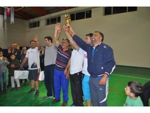 Arpaçay’da Voleybol Turnuvası Şampiyonu Akçalar Köyü