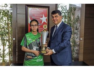 Satrancın Genç Ustaları Şehitkamil Belediye Başkanı Rıdvan Fadıloğlu’nu Ziyaret Etti
