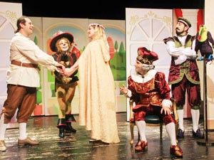 Akşehir Belediyesi'nden çocuklara tiyatro