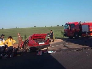 Kamyonla çarpışan otomobilin sürücüsü öldü