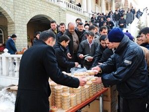 Bahaeddin Veled'in vefat yıldönümünde helva ikramı