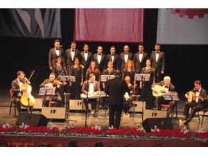 Cumhurbaşkanlığı Klasik Türk Müziği Korosu Dinleyicileri Mest Etti